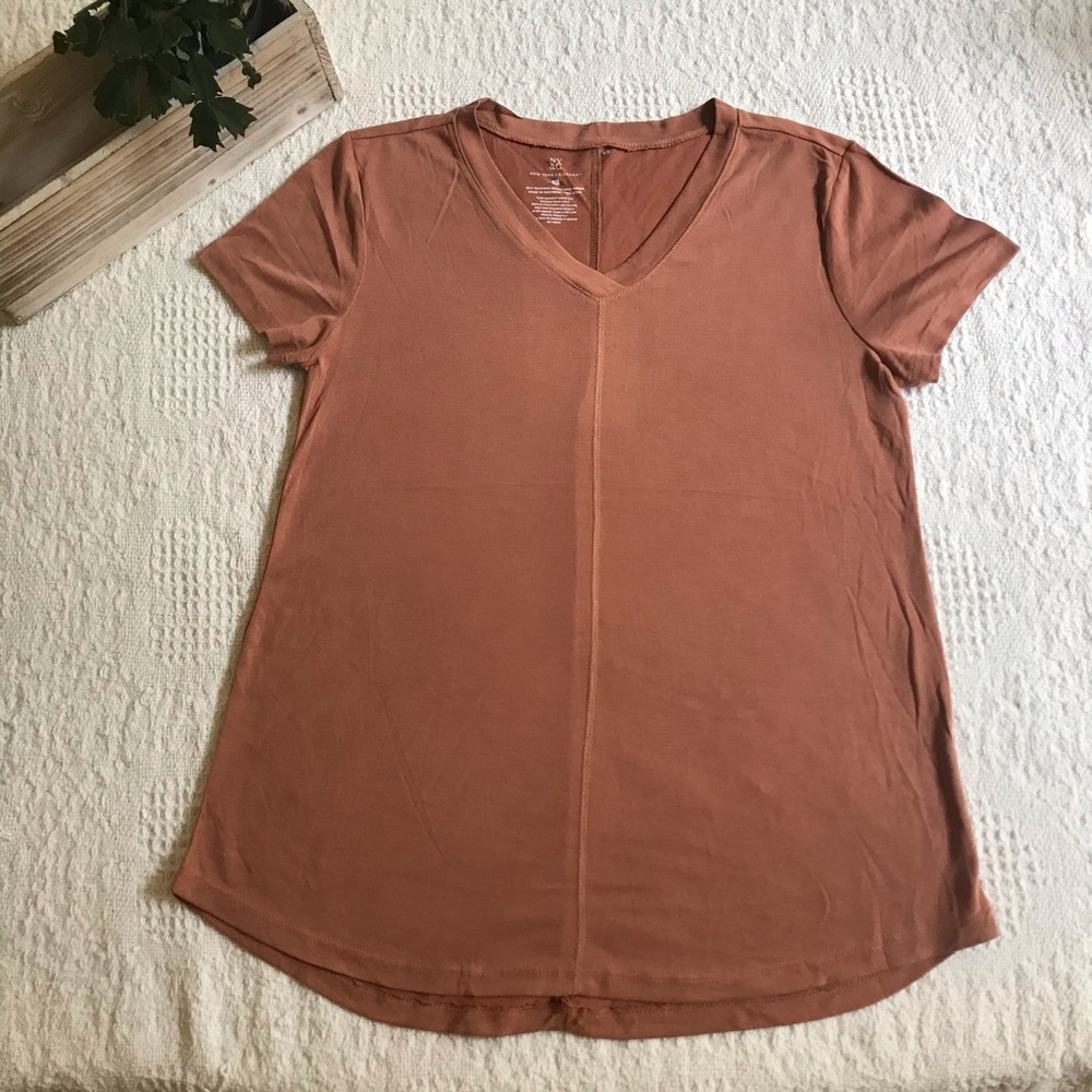 NWOT New York & Company v-neck top
